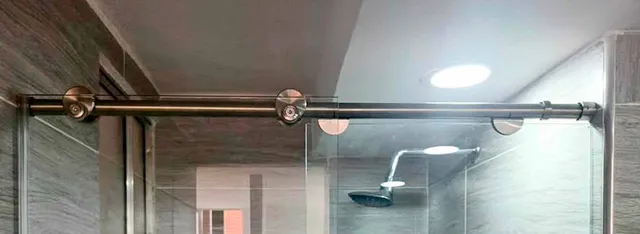 División de baño de pared a pared en vidrio templado